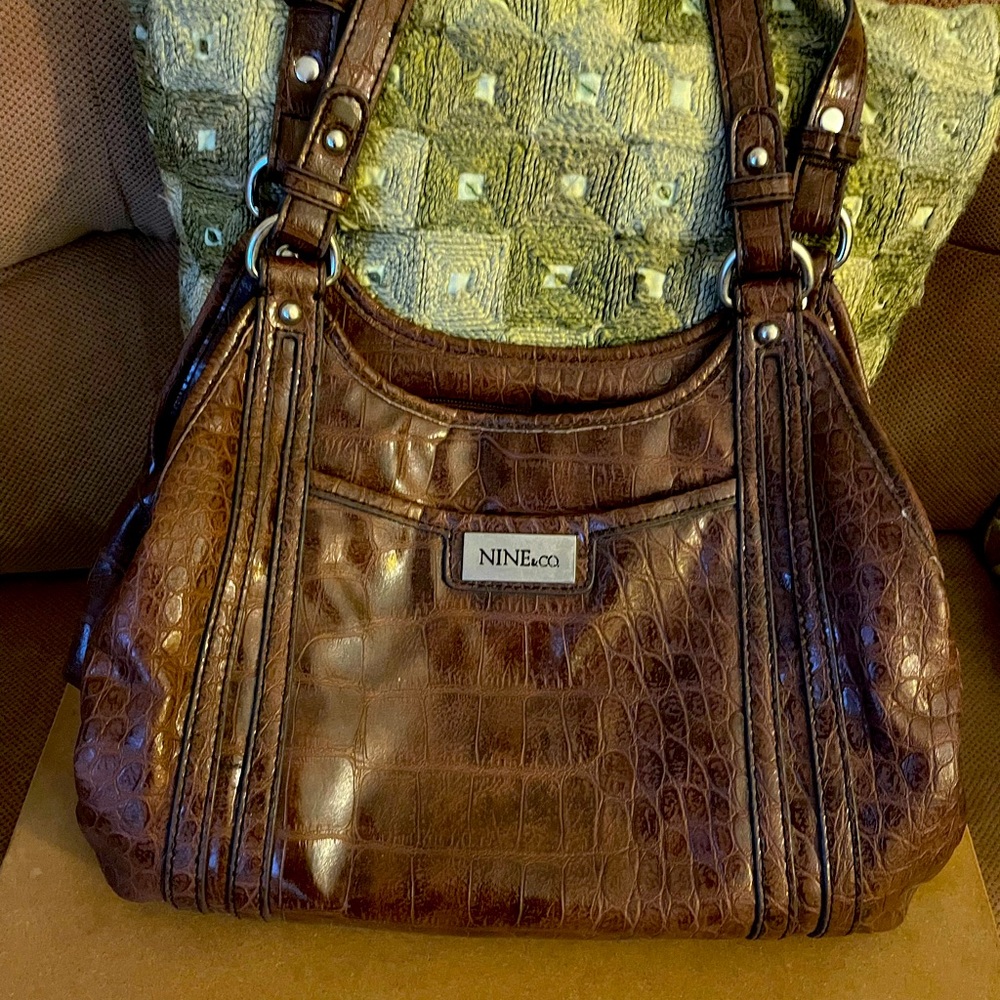 EUC Nine & Co shoulder bag purse in medium brown croc style.